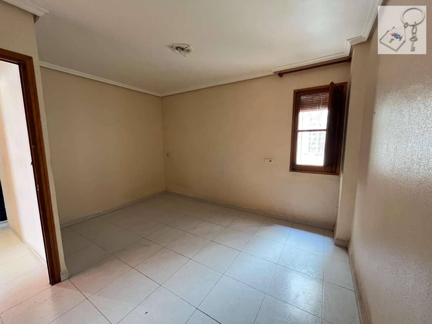 2 bedroom Flat for sale in Alcoy / Alcoi - € 120,000 (Ref: 9928703)