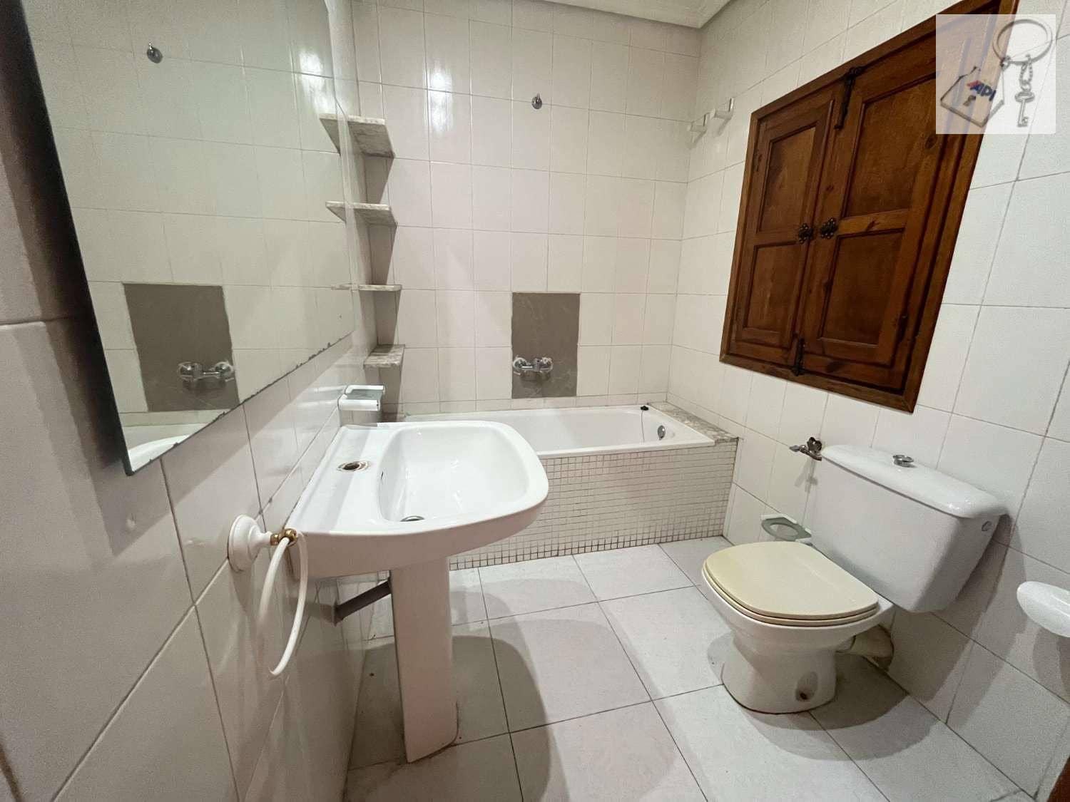 2 bedroom Flat for sale in Alcoy / Alcoi - € 120,000 (Ref: 9928703)