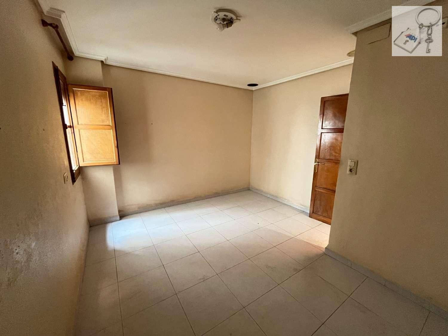 2 bedroom Flat for sale in Alcoy / Alcoi - € 120,000 (Ref: 9928703)