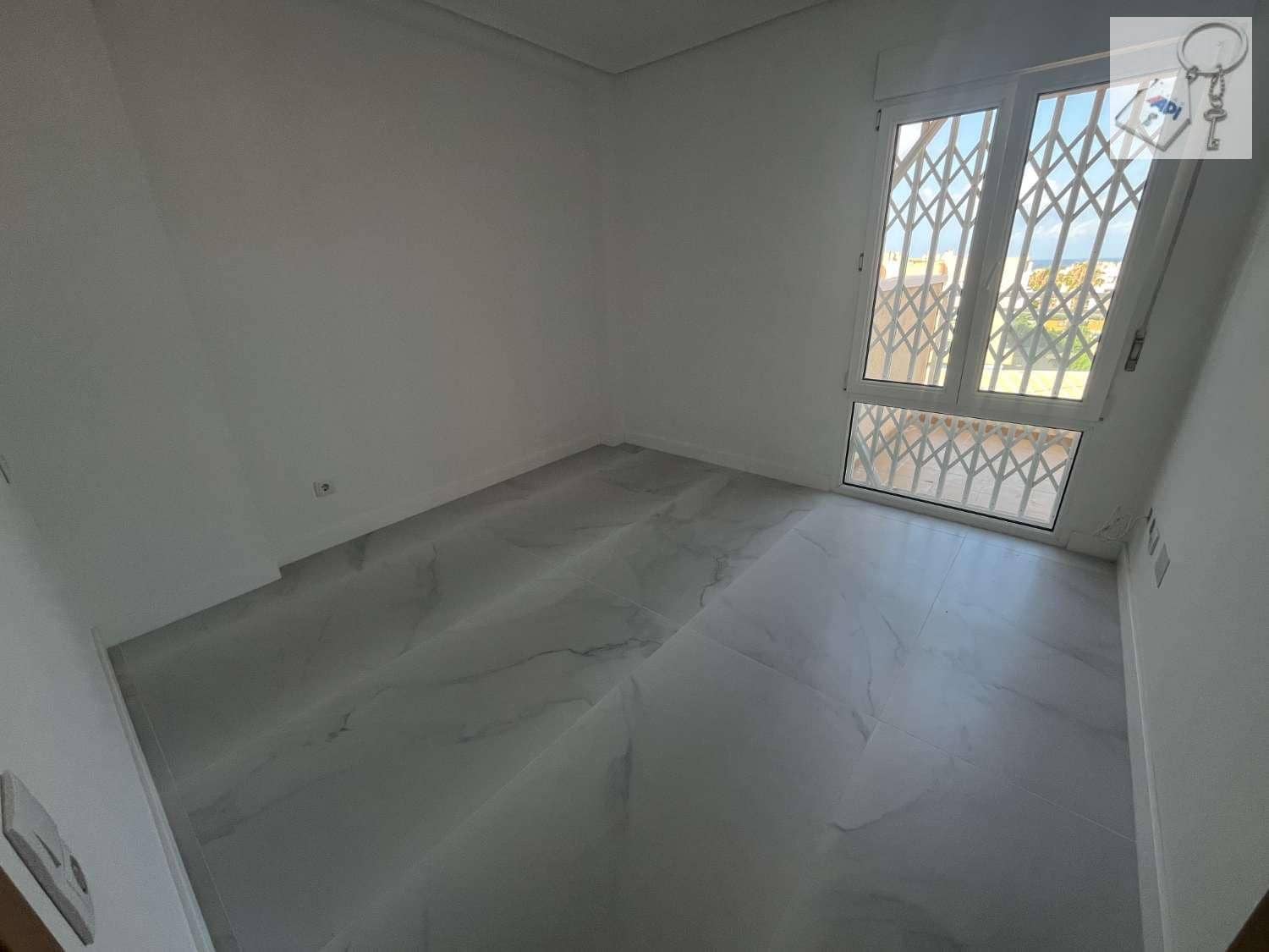 Apartamento Playa de 2 habitaciones en Orihuela Costa en venta con garaje - 239.000 € (Ref: 9941700)
