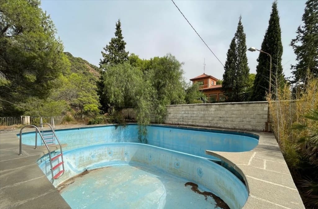 6 slaapkamer Villa te koop in Serra met zwembad - € 350.000 (Ref: 6518044)