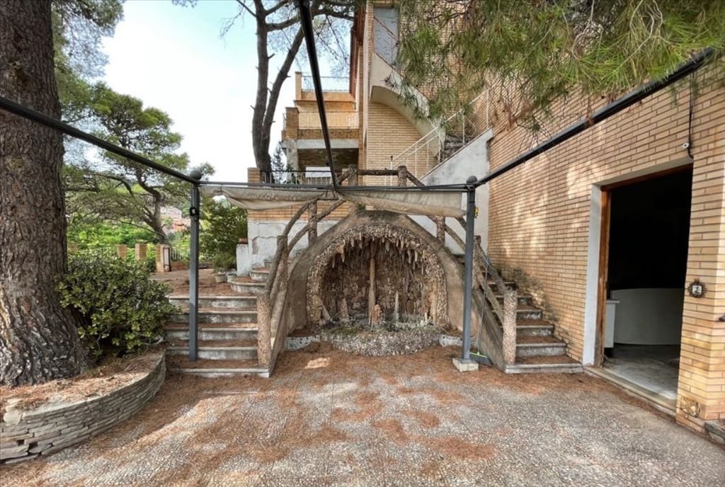 6 slaapkamer Villa te koop in Serra met zwembad - € 350.000 (Ref: 6518044)