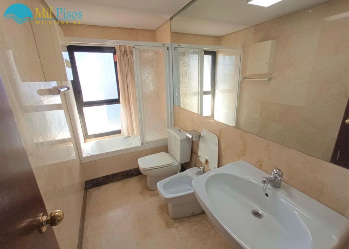 2 bedroom Flat for sale in Benidorm with pool - € 680,000 (Ref: 6635735)