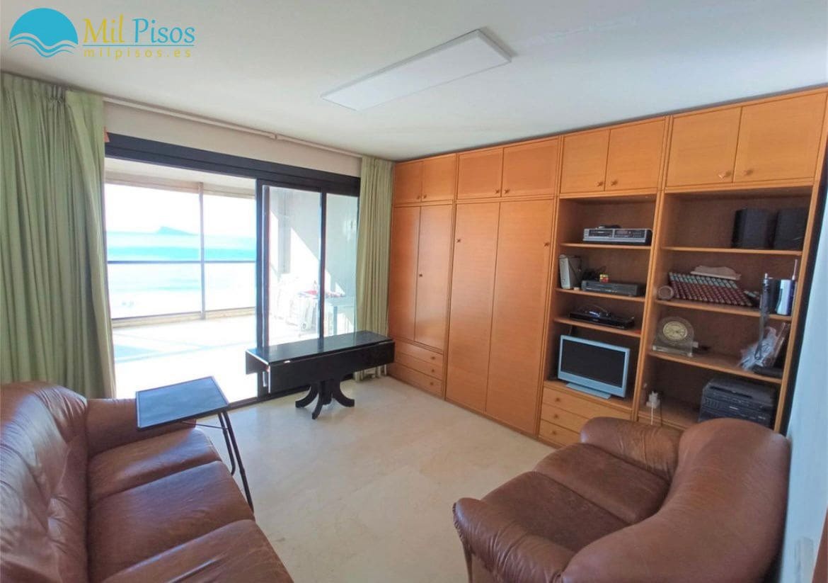 2 bedroom Flat for sale in Benidorm with pool - € 680,000 (Ref: 6635735)