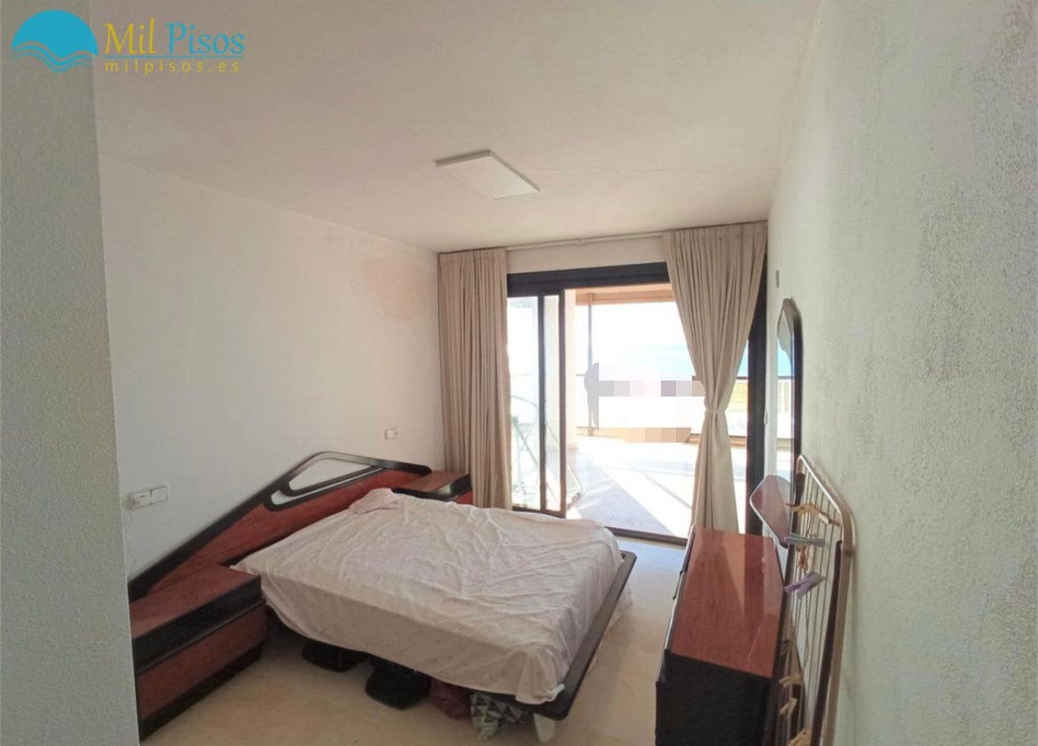 2 bedroom Flat for sale in Benidorm with pool - € 680,000 (Ref: 6635735)
