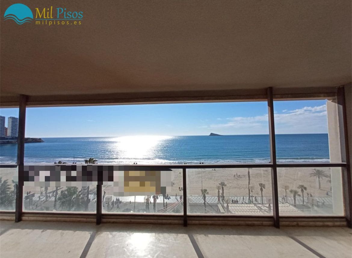 2 bedroom Flat for sale in Benidorm with pool - € 680,000 (Ref: 6635735)