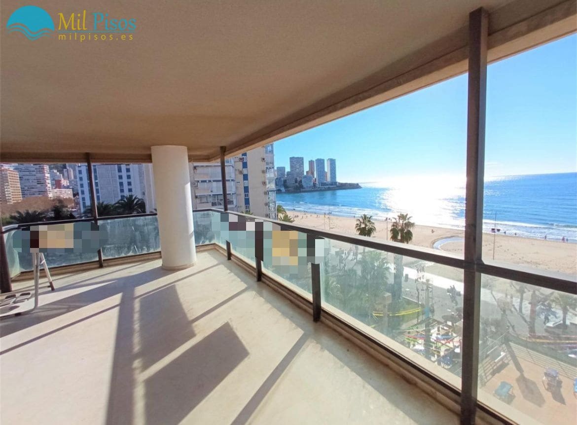2 bedroom Flat for sale in Benidorm with pool - € 680,000 (Ref: 6635735)
