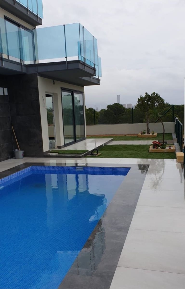 3 bedroom Villa for sale in Finestrat with pool - € 550,000 (Ref: 6860909)