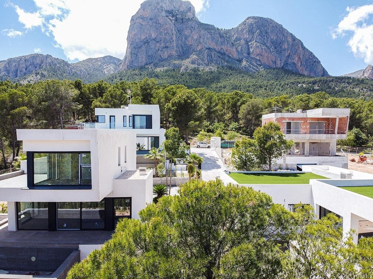 Chalet de 3 habitaciones en Polop en venta con piscina - 472.000 € (Ref: 7031873)