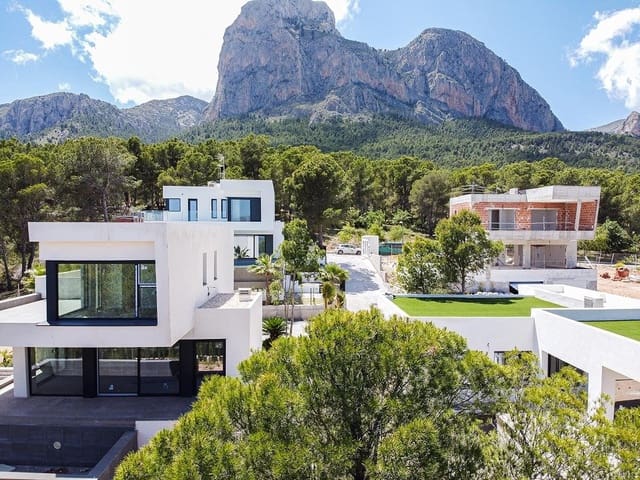 Chalet de 3 habitaciones en Polop en venta con piscina - 472.000 € (Ref: 7031873)