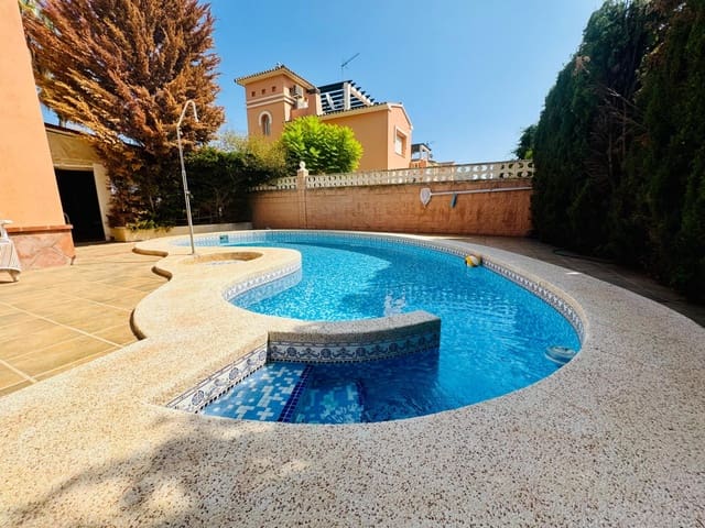 Chalet de 4 habitaciones en Albir, Alfaz del Pi / L'Alfàs del Pi en venta con piscina garaje - 685.000 € (Ref: 8514627)