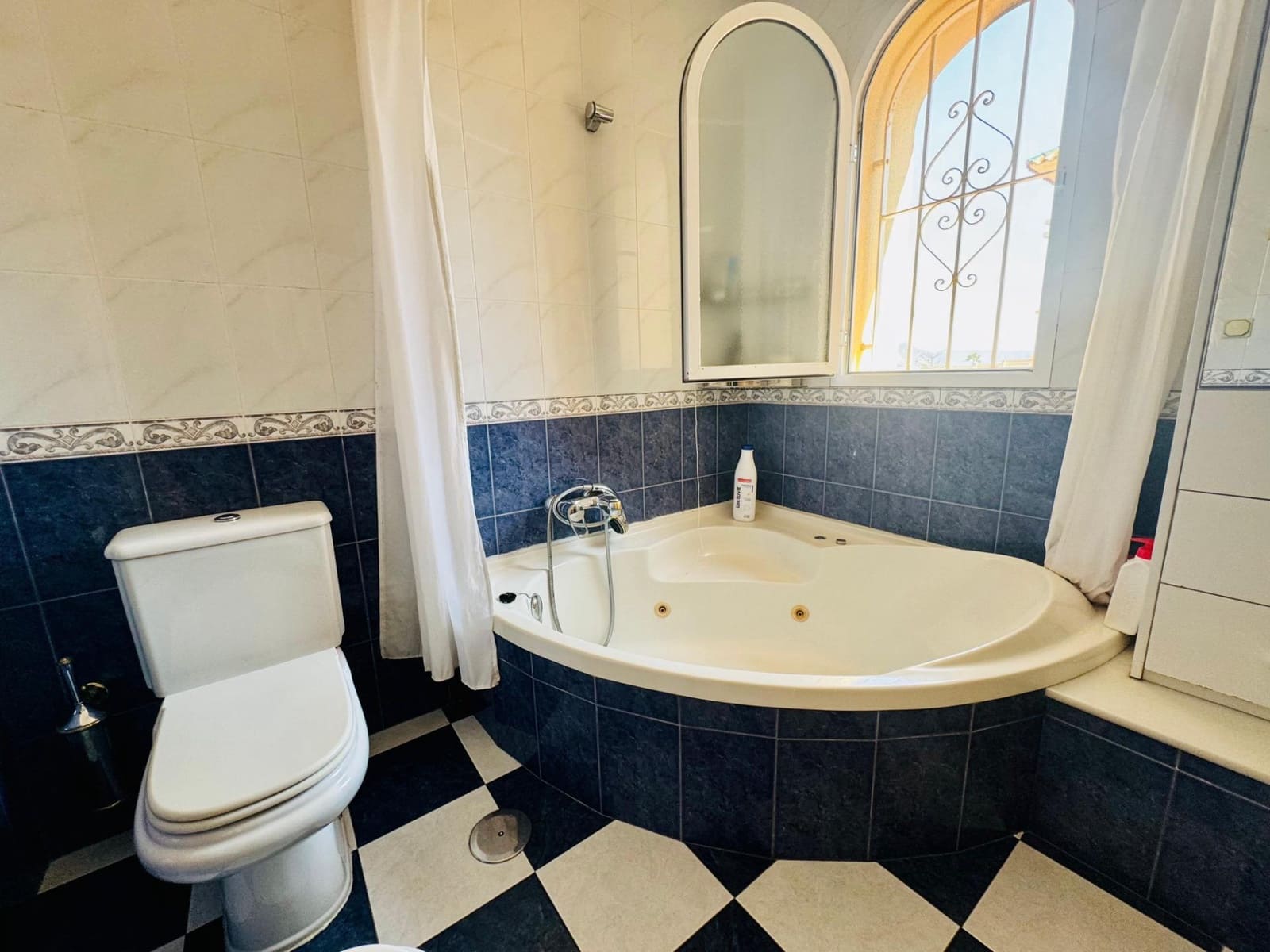 4 bedroom Villa for sale in Albir with pool garage - € 685,000 (Ref: 8514627)