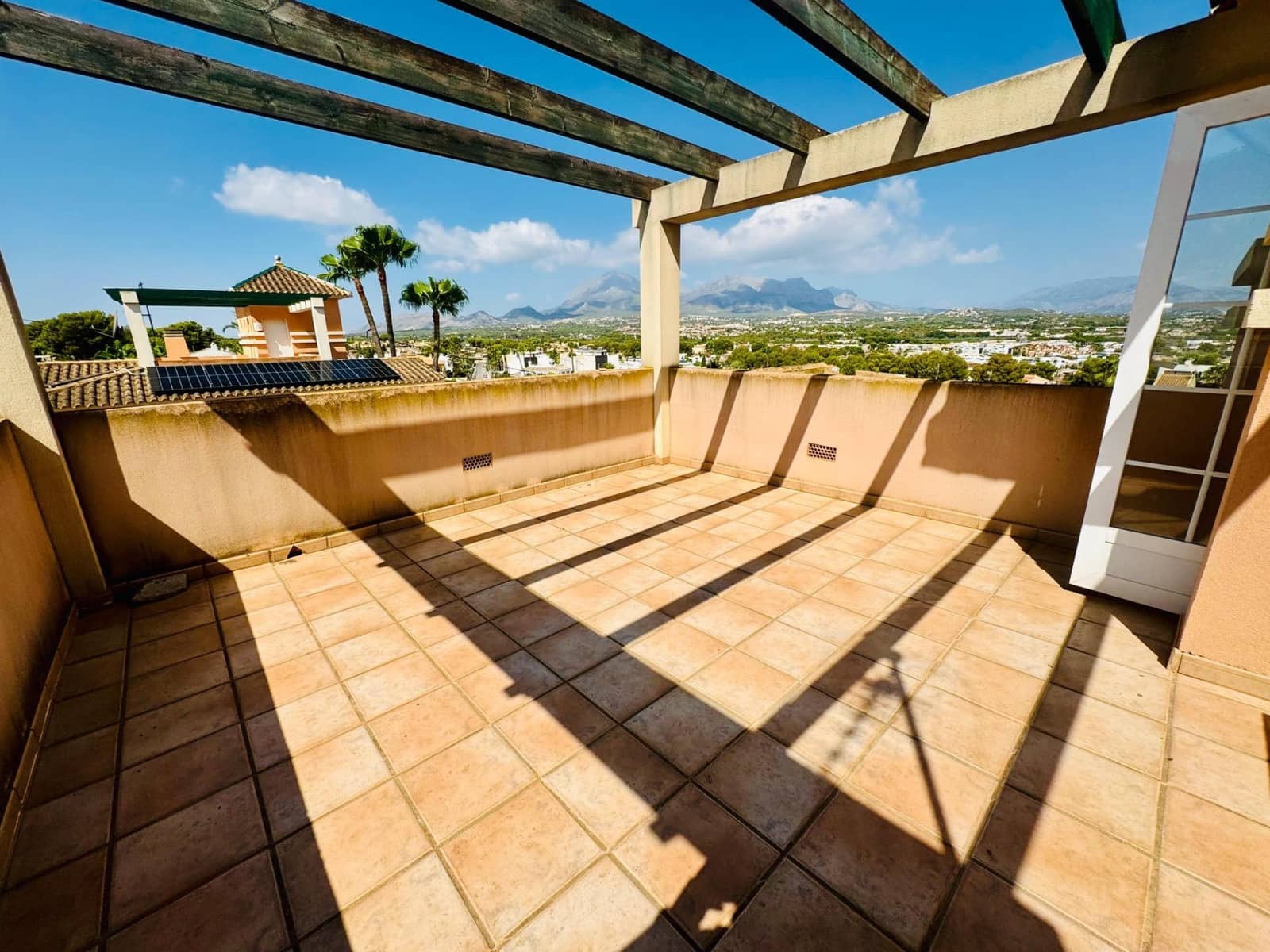 4 bedroom Villa for sale in Albir with pool garage - € 685,000 (Ref: 8514627)