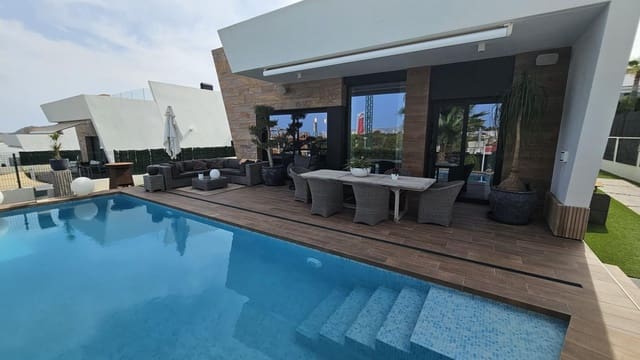 2 Zimmer Villa zu verkaufen in Finestrat mit Pool - 680.000 € (Ref: 9321995)