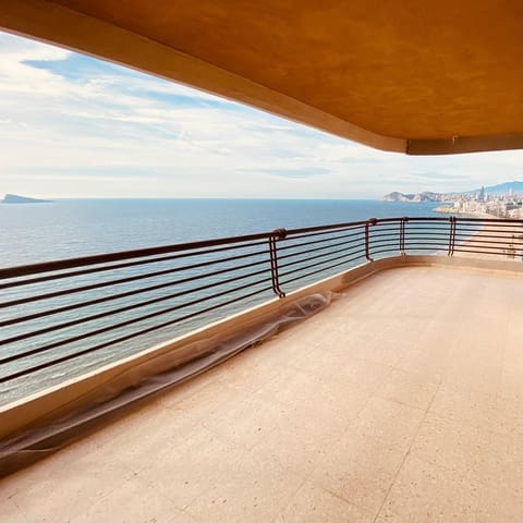 3 bedroom Apartment for sale in Benidorm with pool - € 530,000 (Ref: 9322590)
