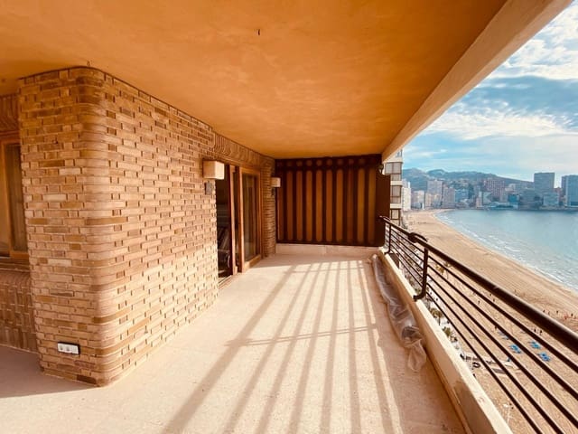 3 bedroom Apartment for sale in Benidorm with pool - € 530,000 (Ref: 9322590)