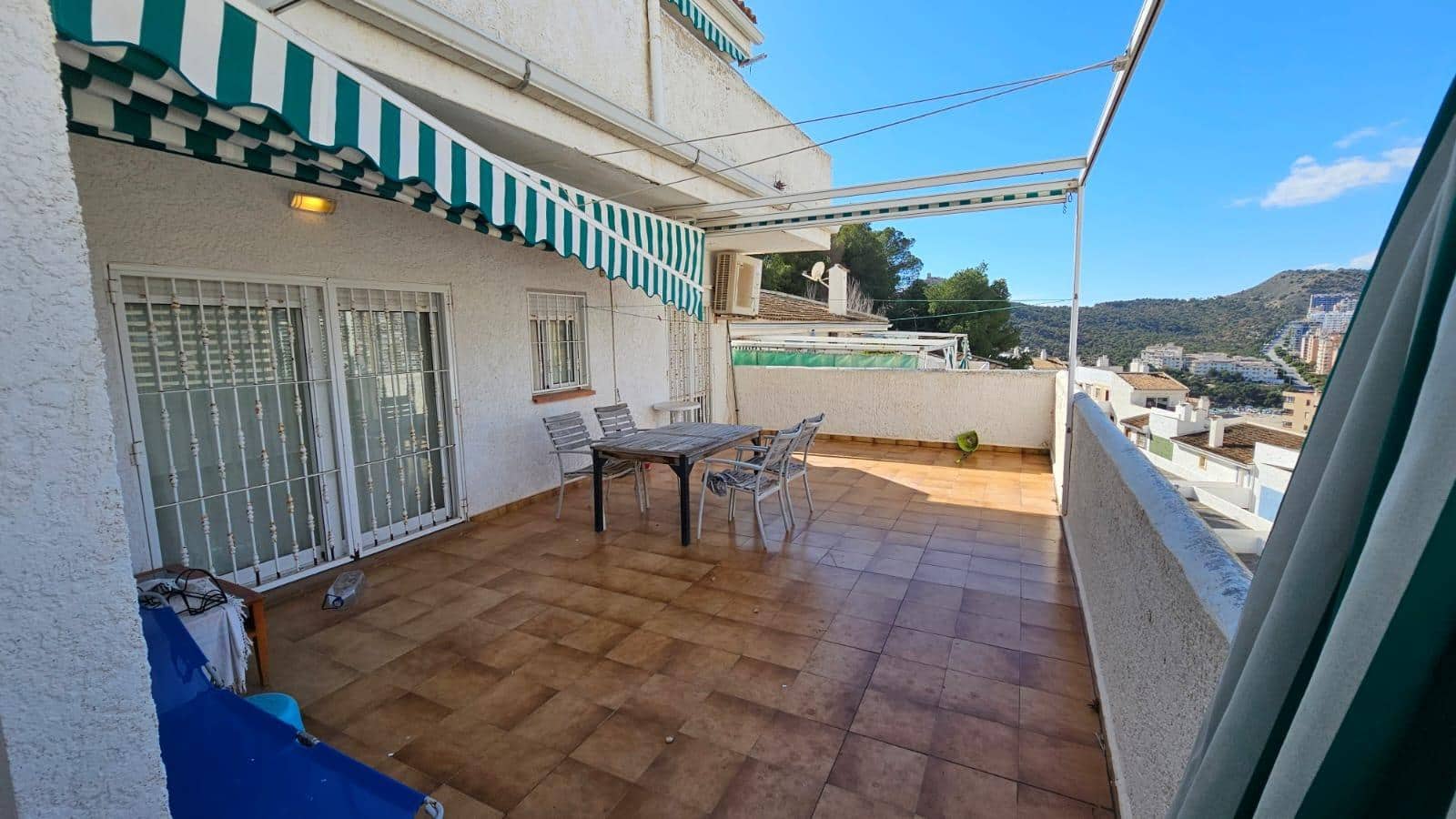 3 bedroom Apartment for sale in Benidorm with pool - € 295,000 (Ref: 9322593)
