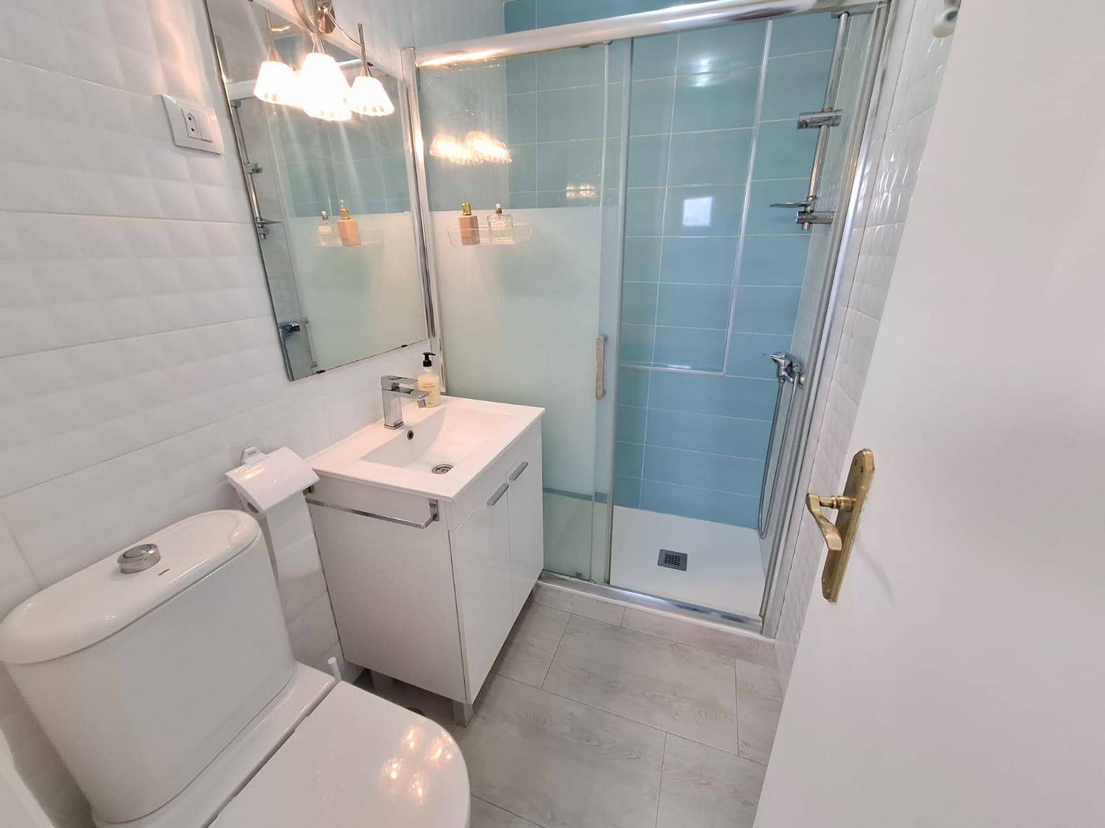 Apartamento de 2 habitaciones en Benidorm en venta con piscina garaje - 217.000 € (Ref: 9773174)