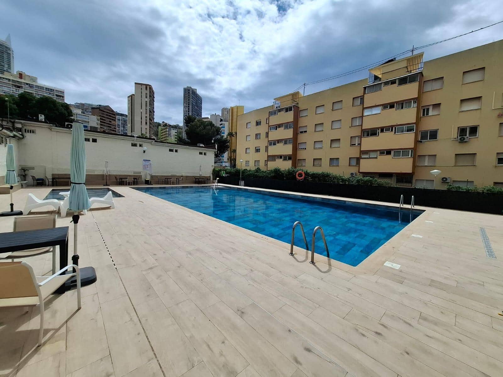 Apartamento de 2 habitaciones en Benidorm en venta con piscina garaje - 217.000 € (Ref: 9773174)