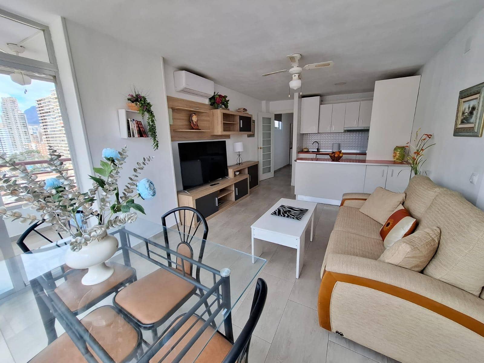 Apartamento de 2 habitaciones en Benidorm en venta con piscina garaje - 217.000 € (Ref: 9773174)