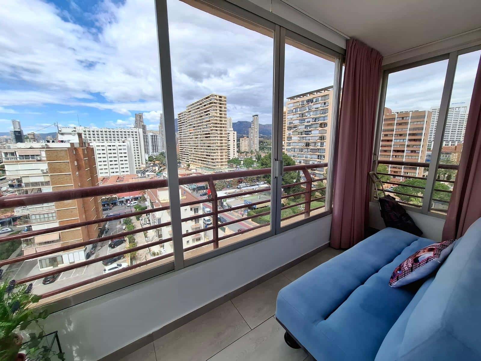 Apartamento de 2 habitaciones en Benidorm en venta con piscina garaje - 217.000 € (Ref: 9773174)