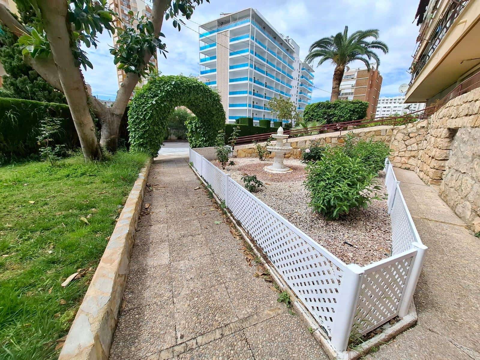 Apartamento de 2 habitaciones en Benidorm en venta con piscina garaje - 217.000 € (Ref: 9773174)