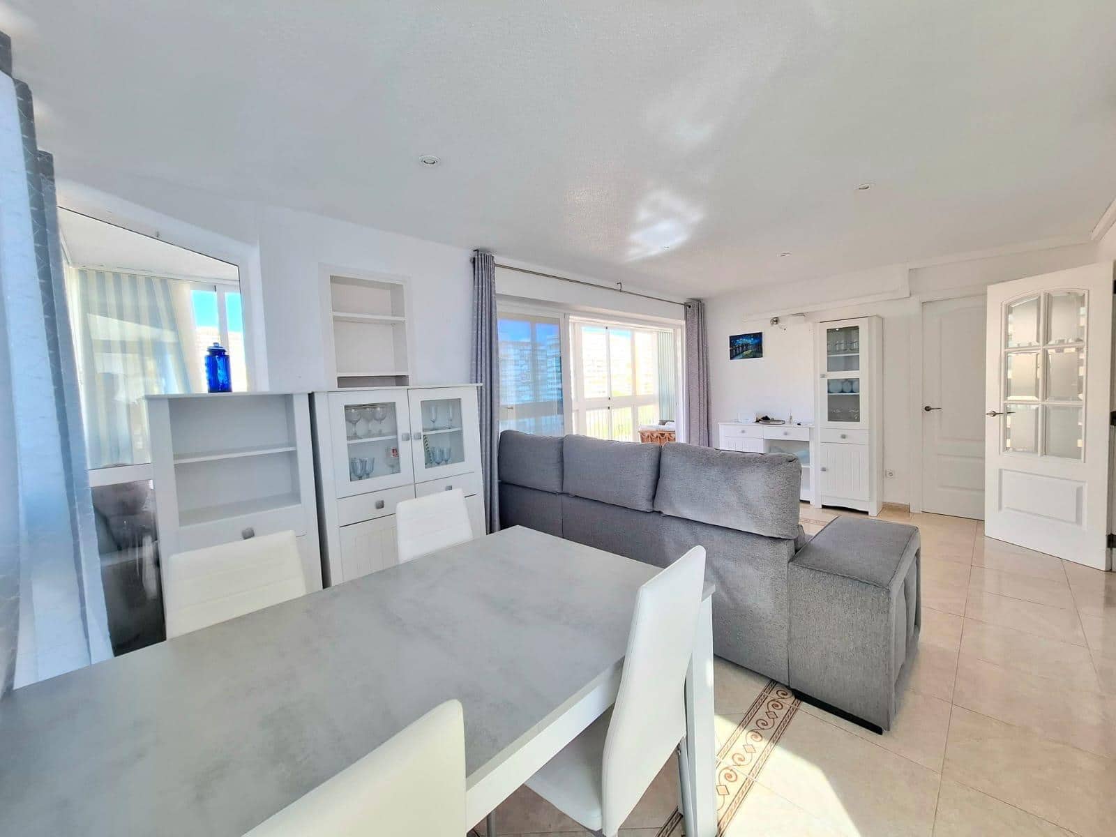 2 slaapkamer Appartement te huur in Benidorm met garage - € 1.200 (Ref: 9778270)