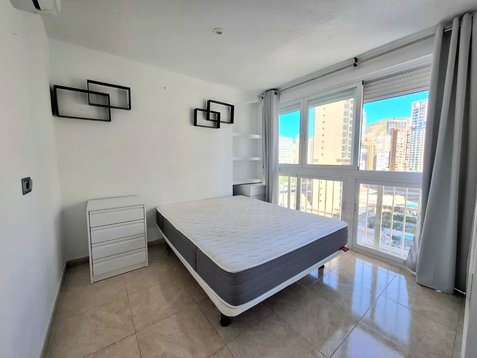 2 slaapkamer Appartement te huur in Benidorm met garage - € 1.200 (Ref: 9778270)