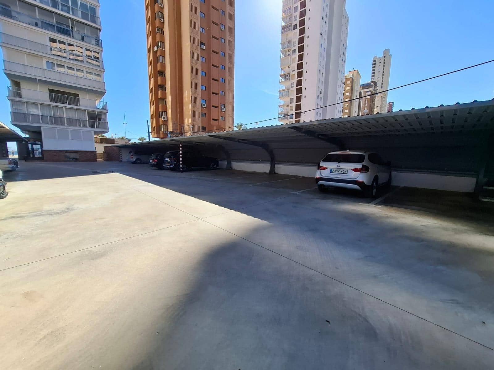 2 slaapkamer Appartement te huur in Benidorm met garage - € 1.200 (Ref: 9778270)