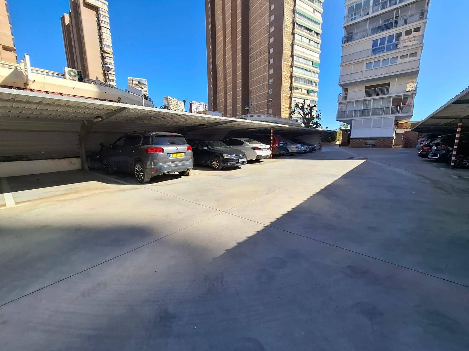 2 slaapkamer Appartement te huur in Benidorm met garage - € 1.200 (Ref: 9778270)