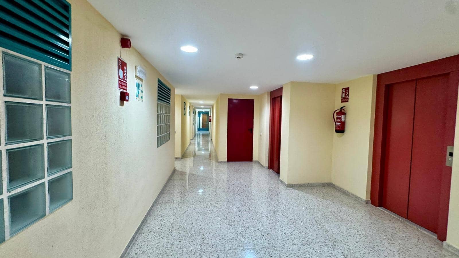 1 bedroom Apartment for sale in La Villajoyosa / Vila Joiosa with pool - € 182,000 (Ref: 9851871)