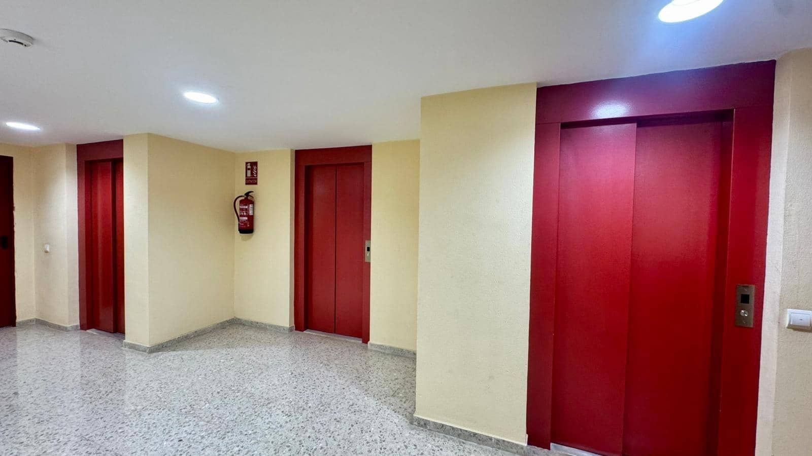 1 bedroom Apartment for sale in La Villajoyosa / Vila Joiosa with pool - € 182,000 (Ref: 9851871)