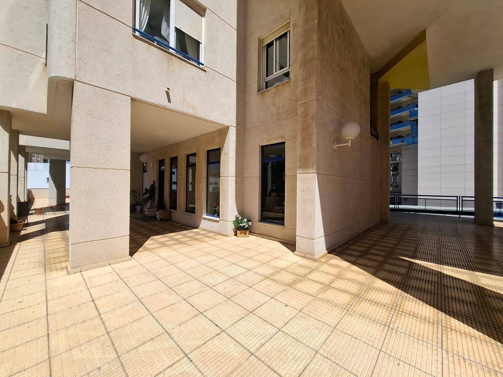 2 Zimmer Apartment zu verkaufen in Benidorm mit Pool Garage - 245.000 € (Ref: 9855559)
