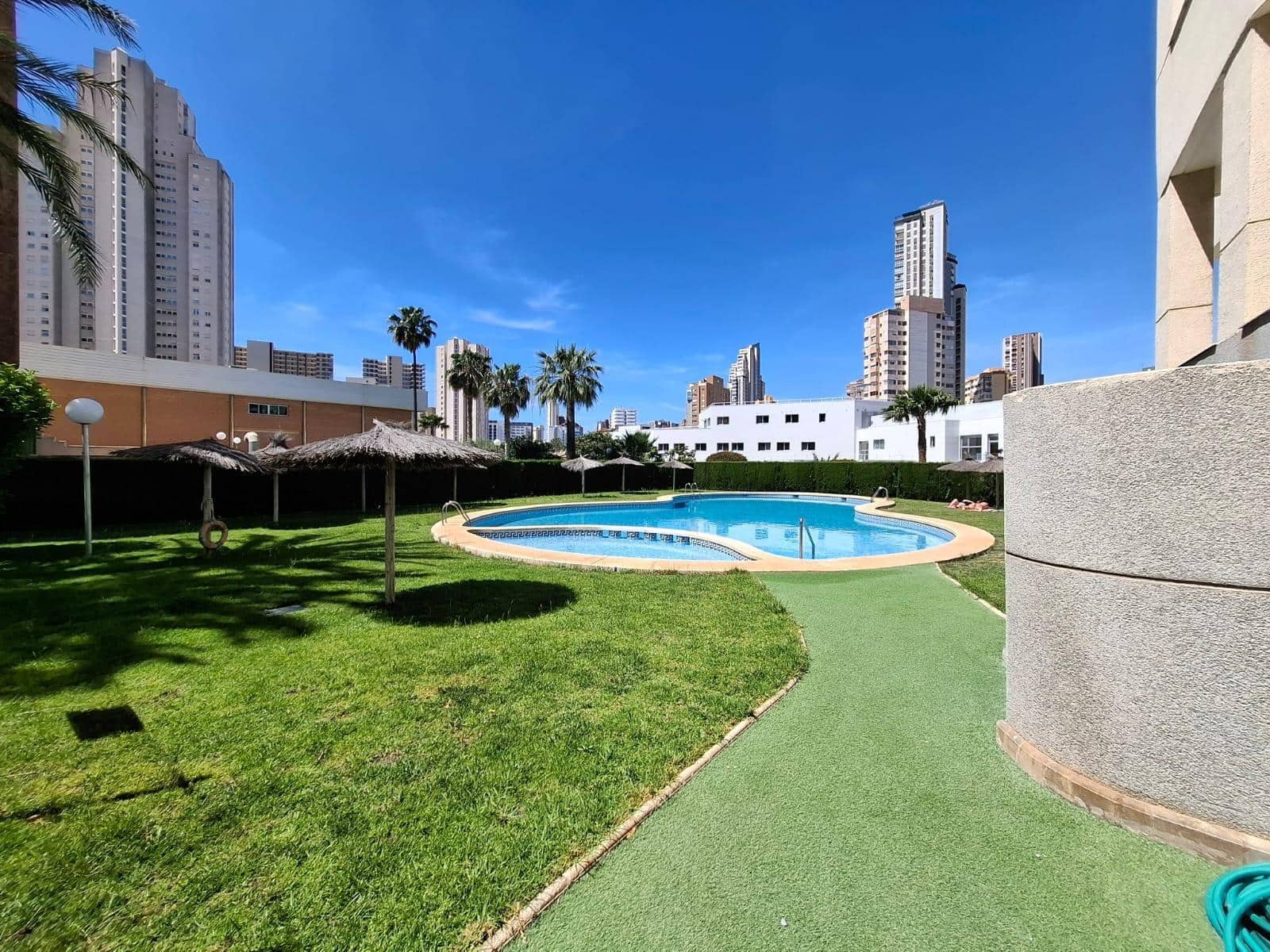 2 Zimmer Apartment zu verkaufen in Benidorm mit Pool Garage - 245.000 € (Ref: 9855559)