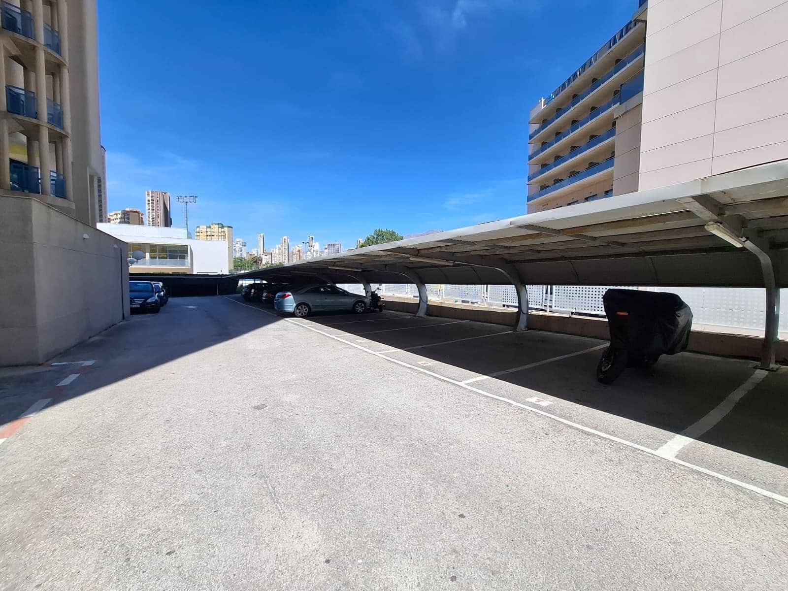 2 Zimmer Apartment zu verkaufen in Benidorm mit Pool Garage - 245.000 € (Ref: 9855559)