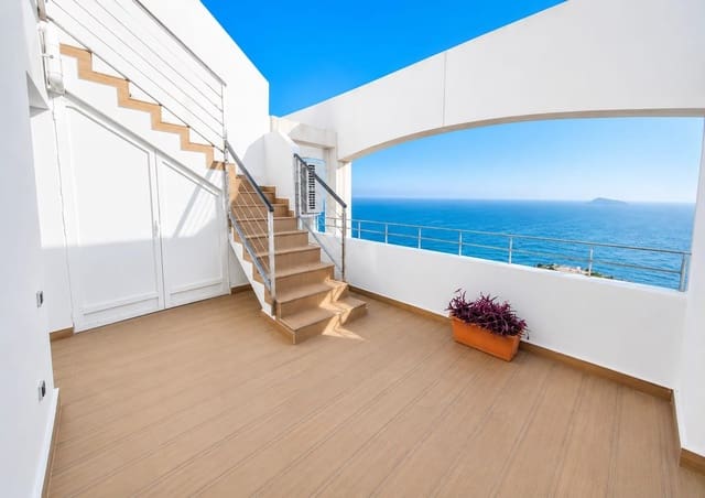 Ático de 2 habitaciones en Benidorm en venta con piscina - 485.000 € (Ref: 9890492)