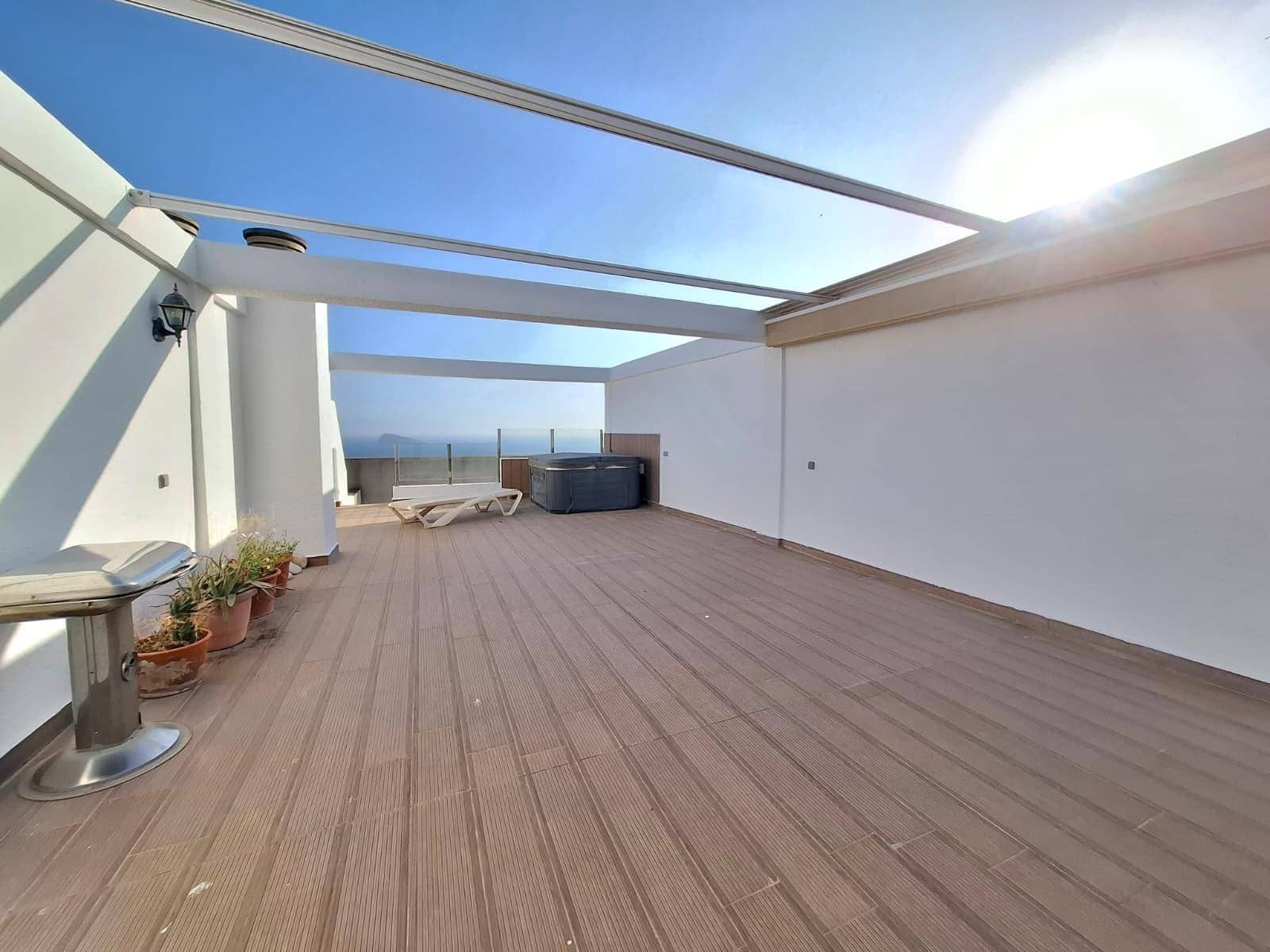 2 soveværelse Penthouse til salg i Benidorm med swimmingpool - € 485.000 (Ref: 9890492)