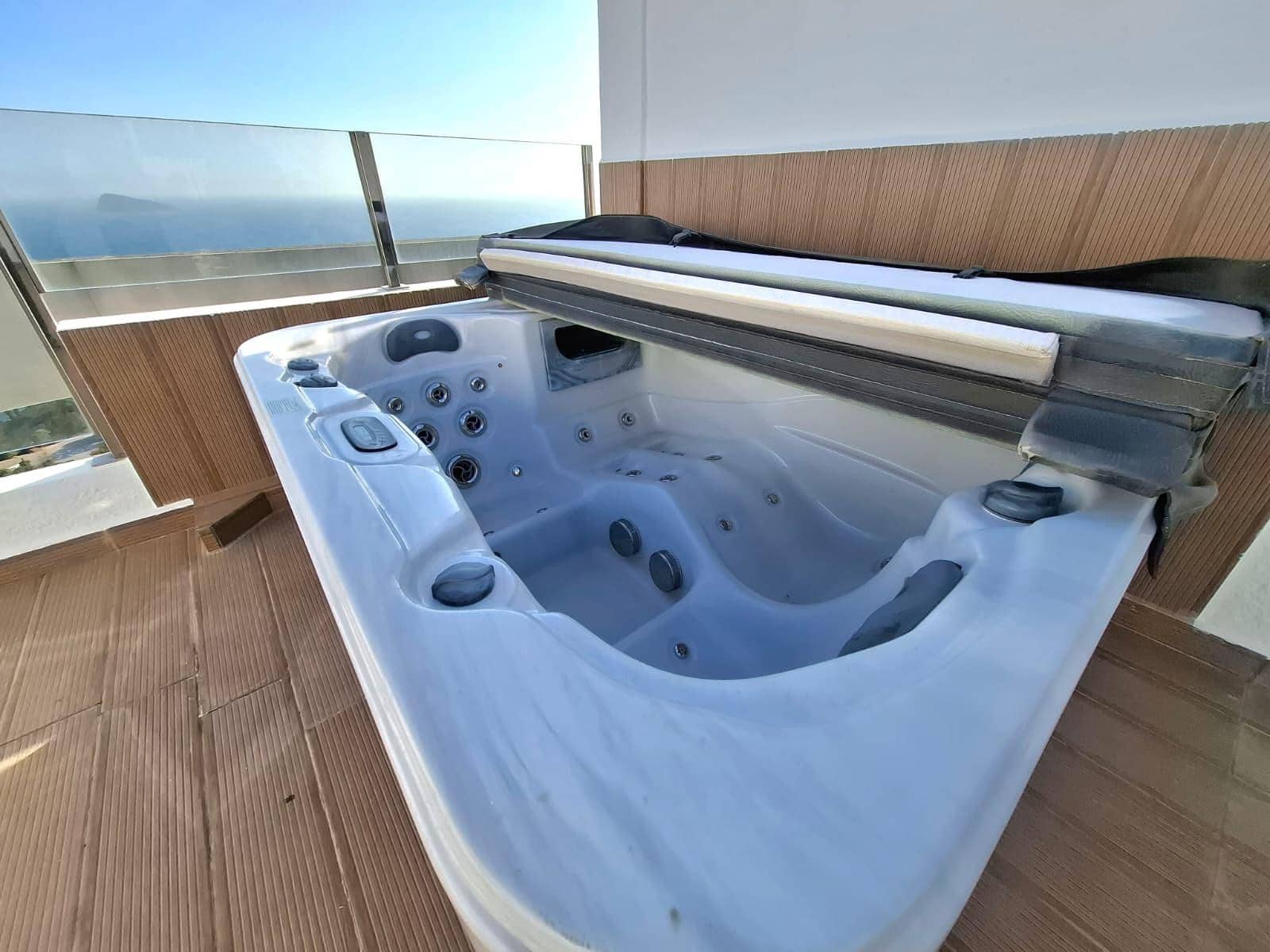 2 soveværelse Penthouse til salg i Benidorm med swimmingpool - € 485.000 (Ref: 9890492)