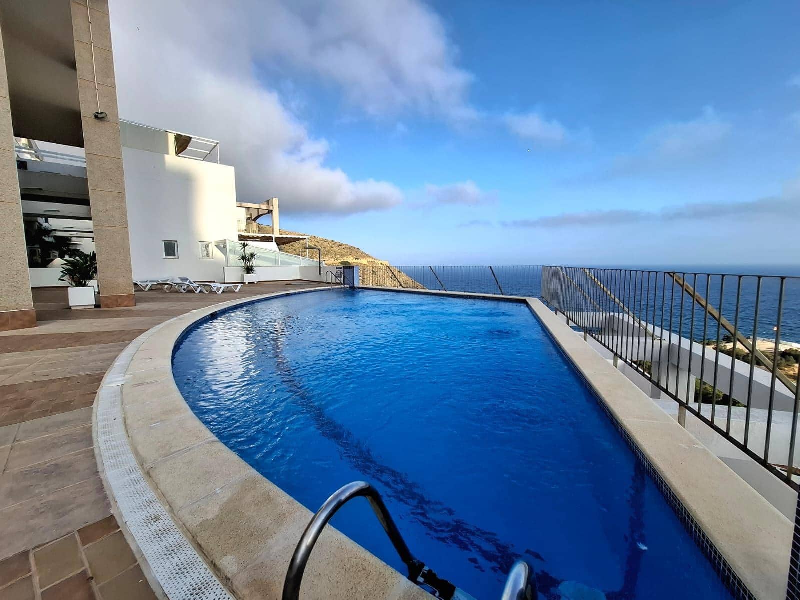 2 soveværelse Penthouse til salg i Benidorm med swimmingpool - € 485.000 (Ref: 9890492)