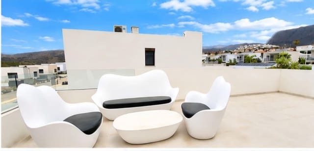 Chalet de 3 habitaciones en Finestrat en venta con piscina garaje - 735.950 € (Ref: 9908105)