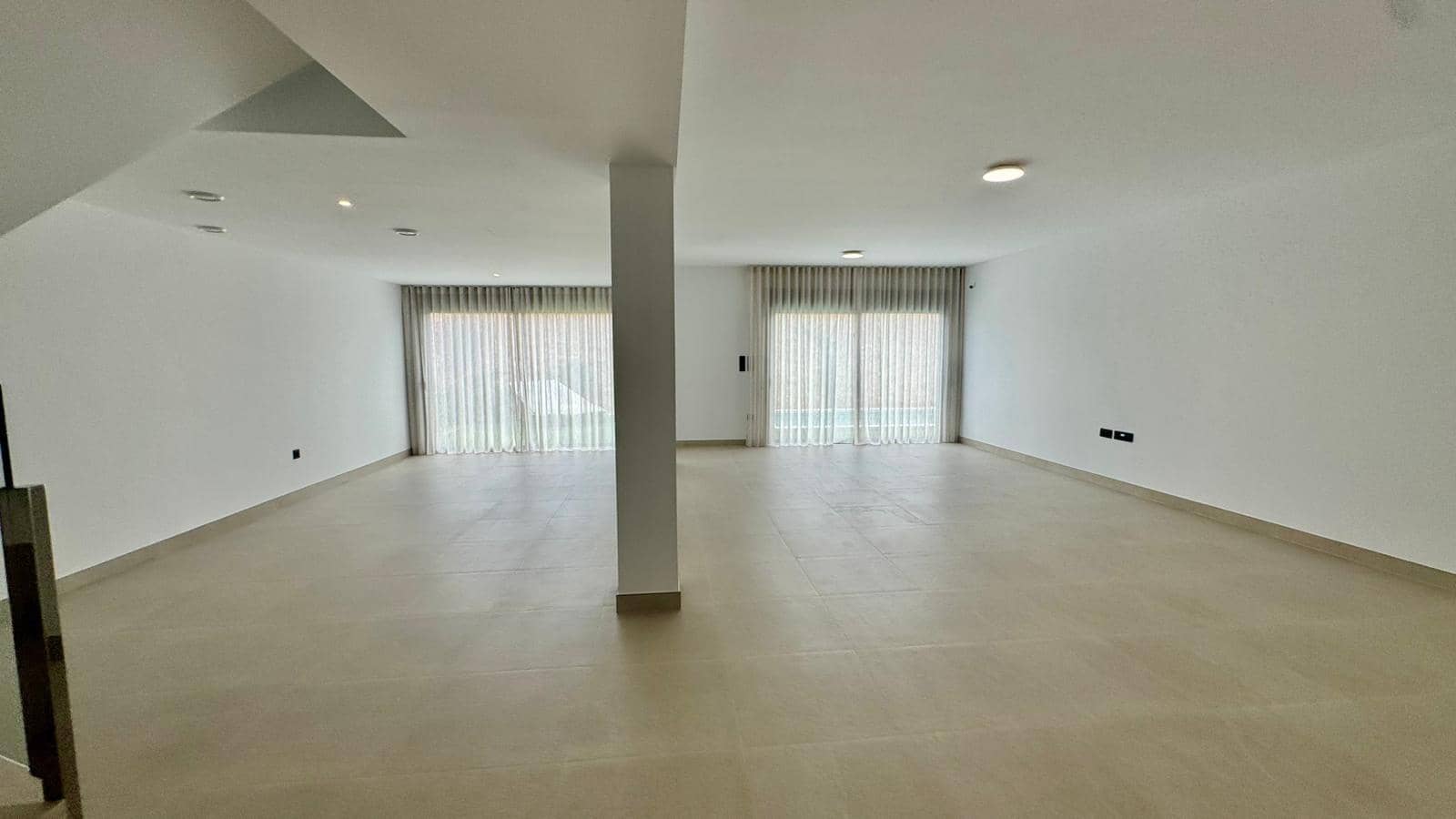 Chalet de 3 habitaciones en Finestrat en venta con piscina garaje - 735.950 € (Ref: 9908105)