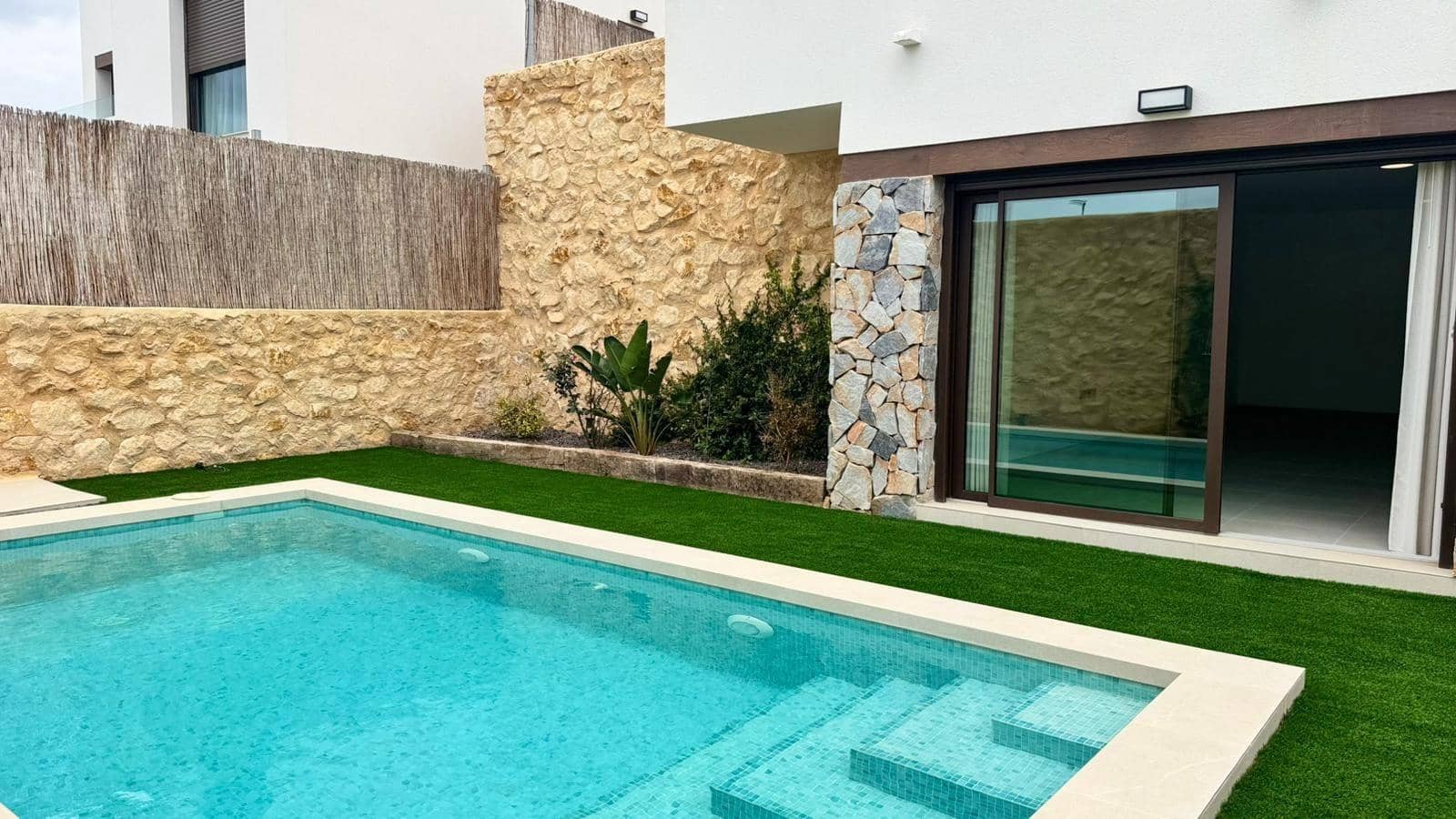 Chalet de 3 habitaciones en Finestrat en venta con piscina garaje - 735.950 € (Ref: 9908105)