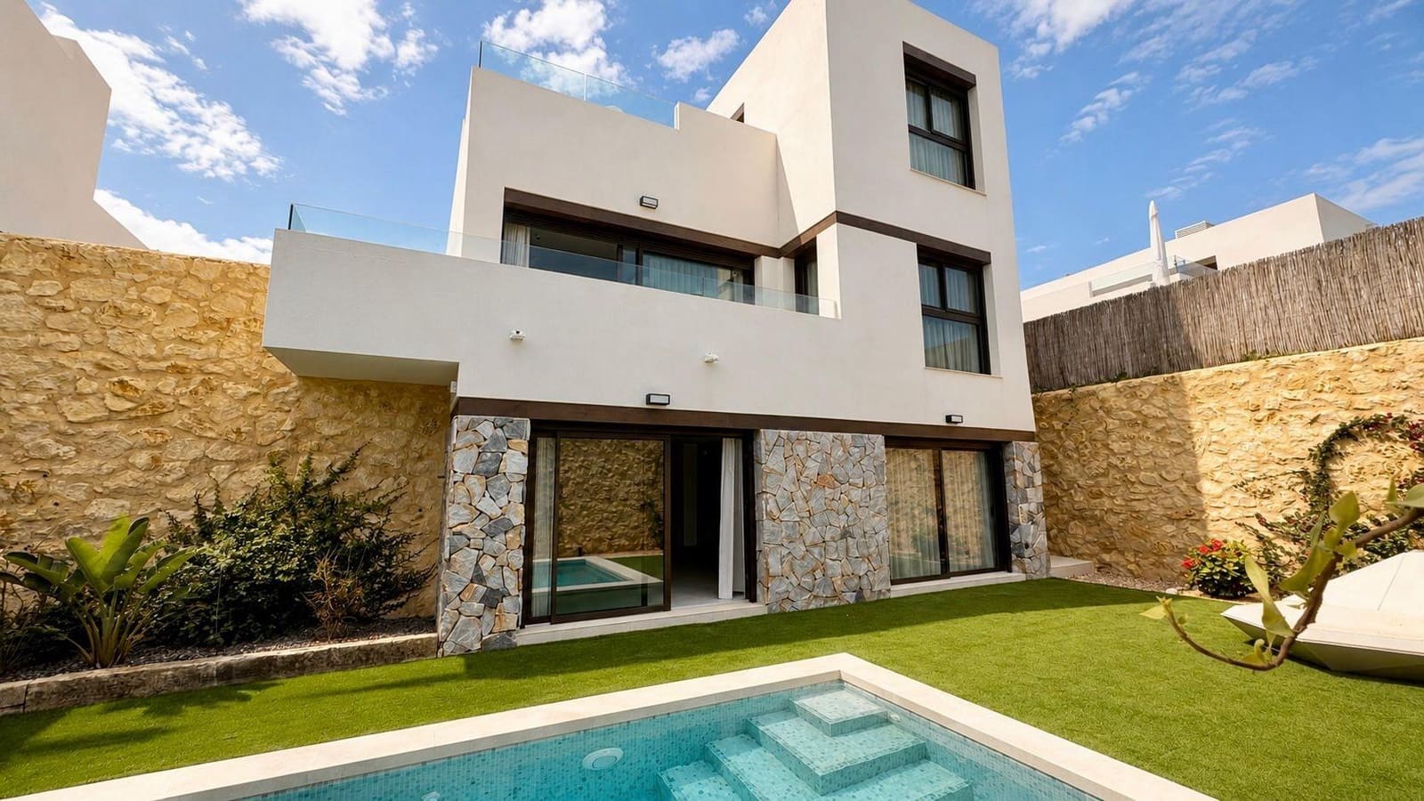 Chalet de 3 habitaciones en Finestrat en venta con piscina garaje - 735.950 € (Ref: 9908105)