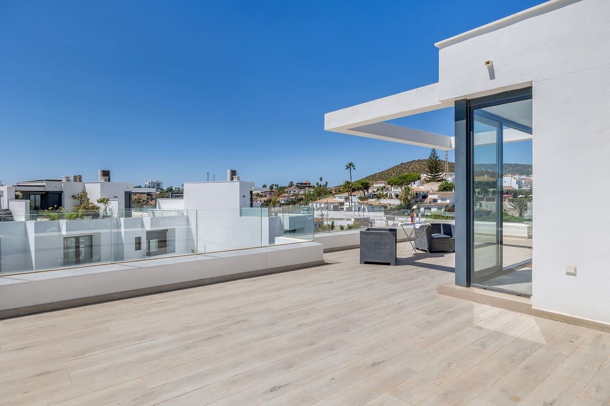 3 bedroom Semi-detached Villa for sale in Fuengirola with pool garage - € 975,000 (Ref: 10059987)