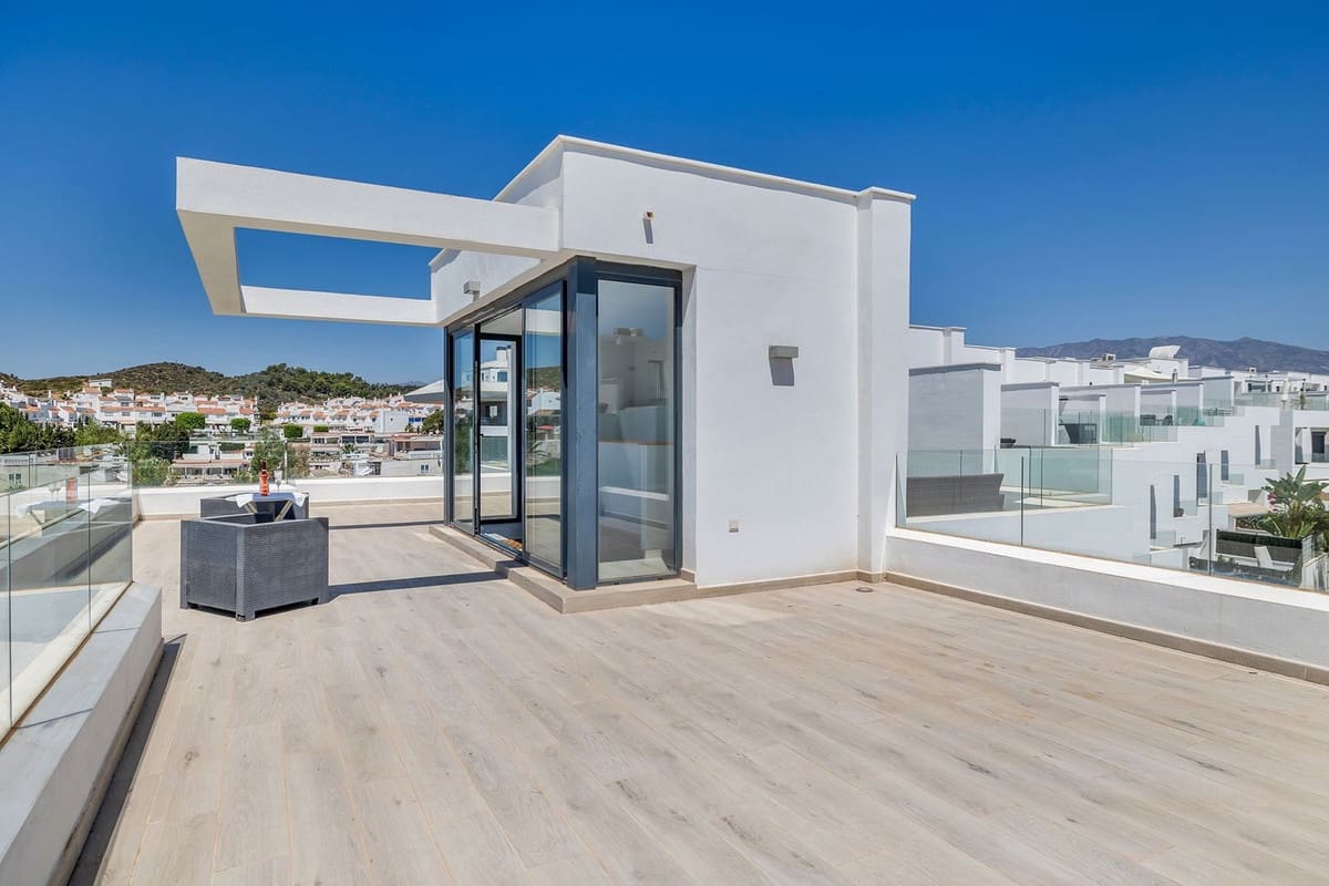 3 bedroom Semi-detached Villa for sale in Fuengirola with pool garage - € 975,000 (Ref: 10059987)