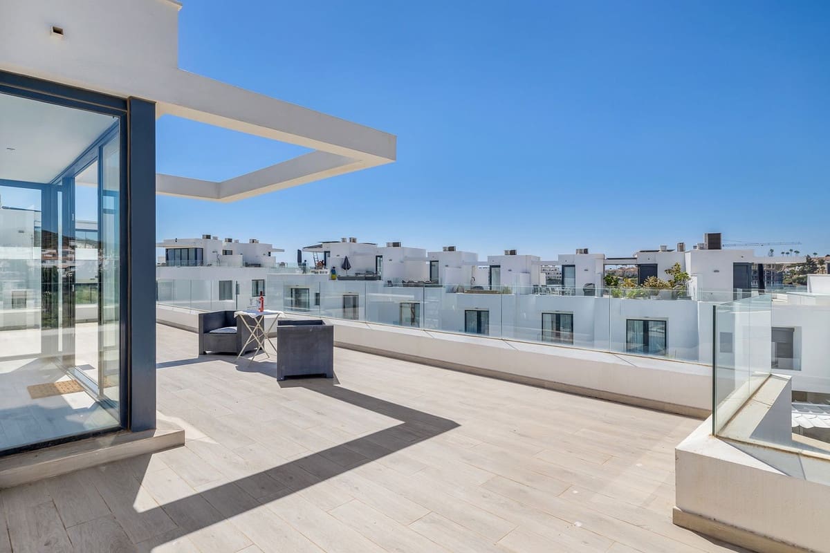 3 bedroom Semi-detached Villa for sale in Fuengirola with pool garage - € 975,000 (Ref: 10059987)
