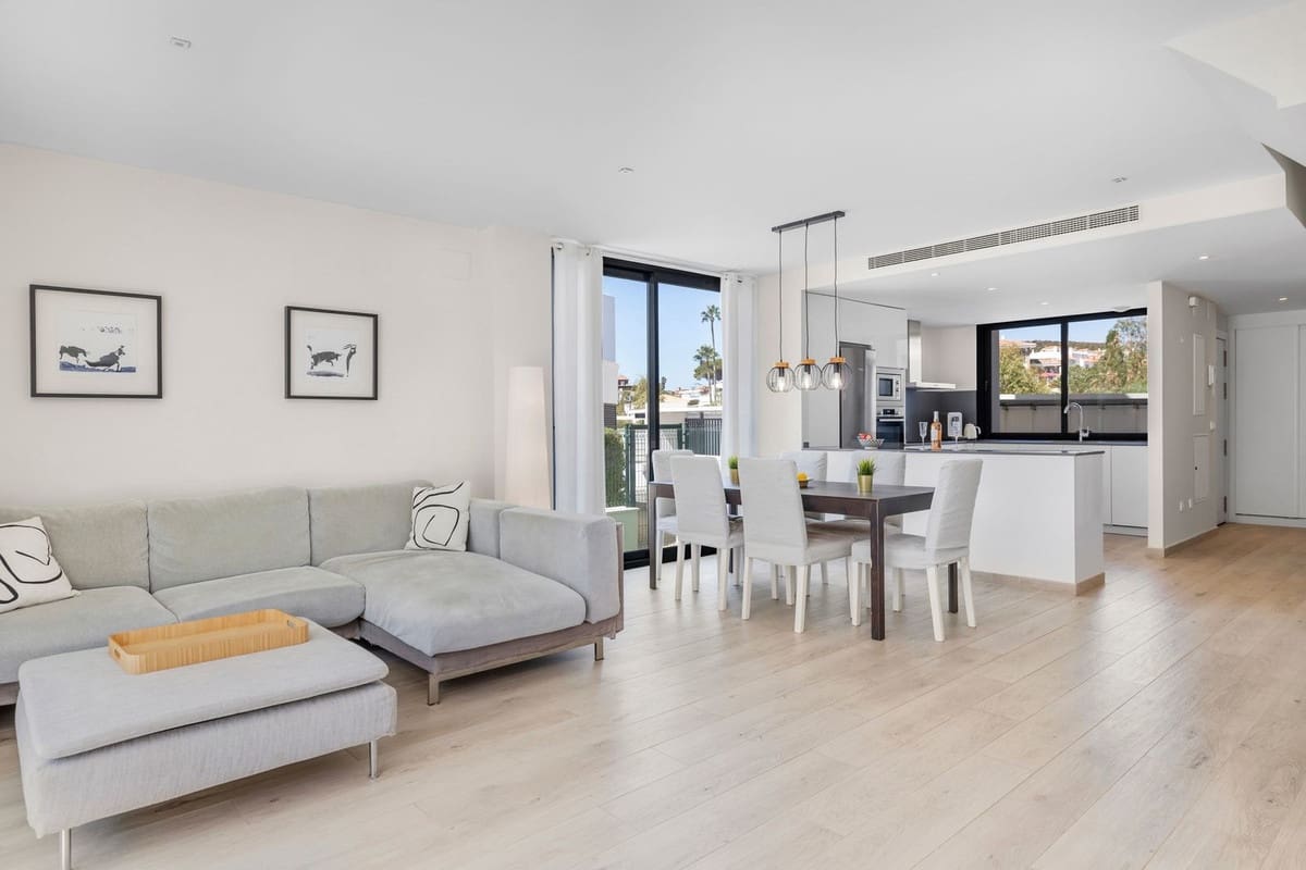 3 bedroom Semi-detached Villa for sale in Fuengirola with pool garage - € 975,000 (Ref: 10059987)