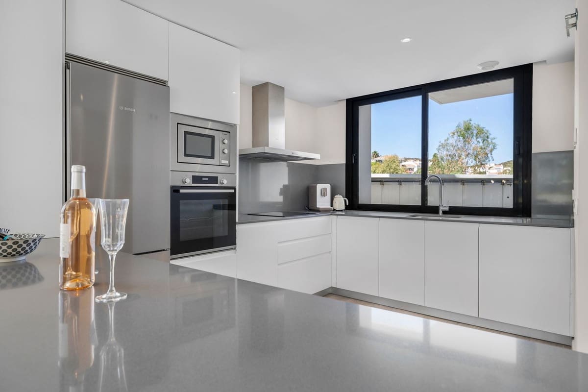 3 bedroom Semi-detached Villa for sale in Fuengirola with pool garage - € 975,000 (Ref: 10059987)
