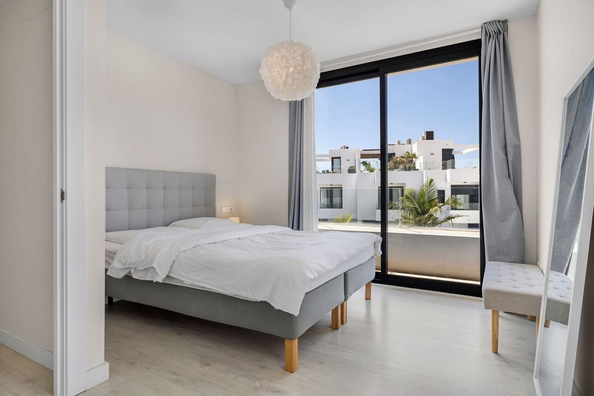 3 bedroom Semi-detached Villa for sale in Fuengirola with pool garage - € 975,000 (Ref: 10059987)