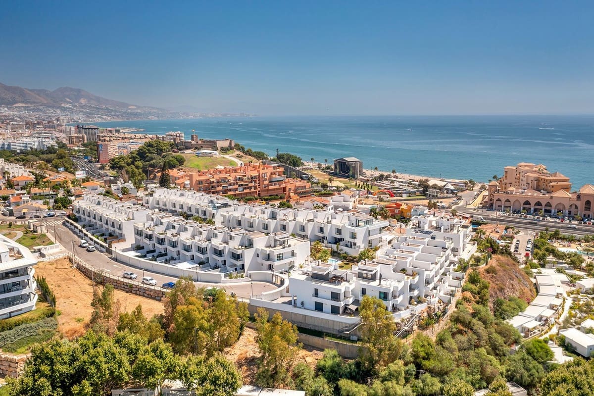 3 bedroom Semi-detached Villa for sale in Fuengirola with pool garage - € 975,000 (Ref: 10059987)